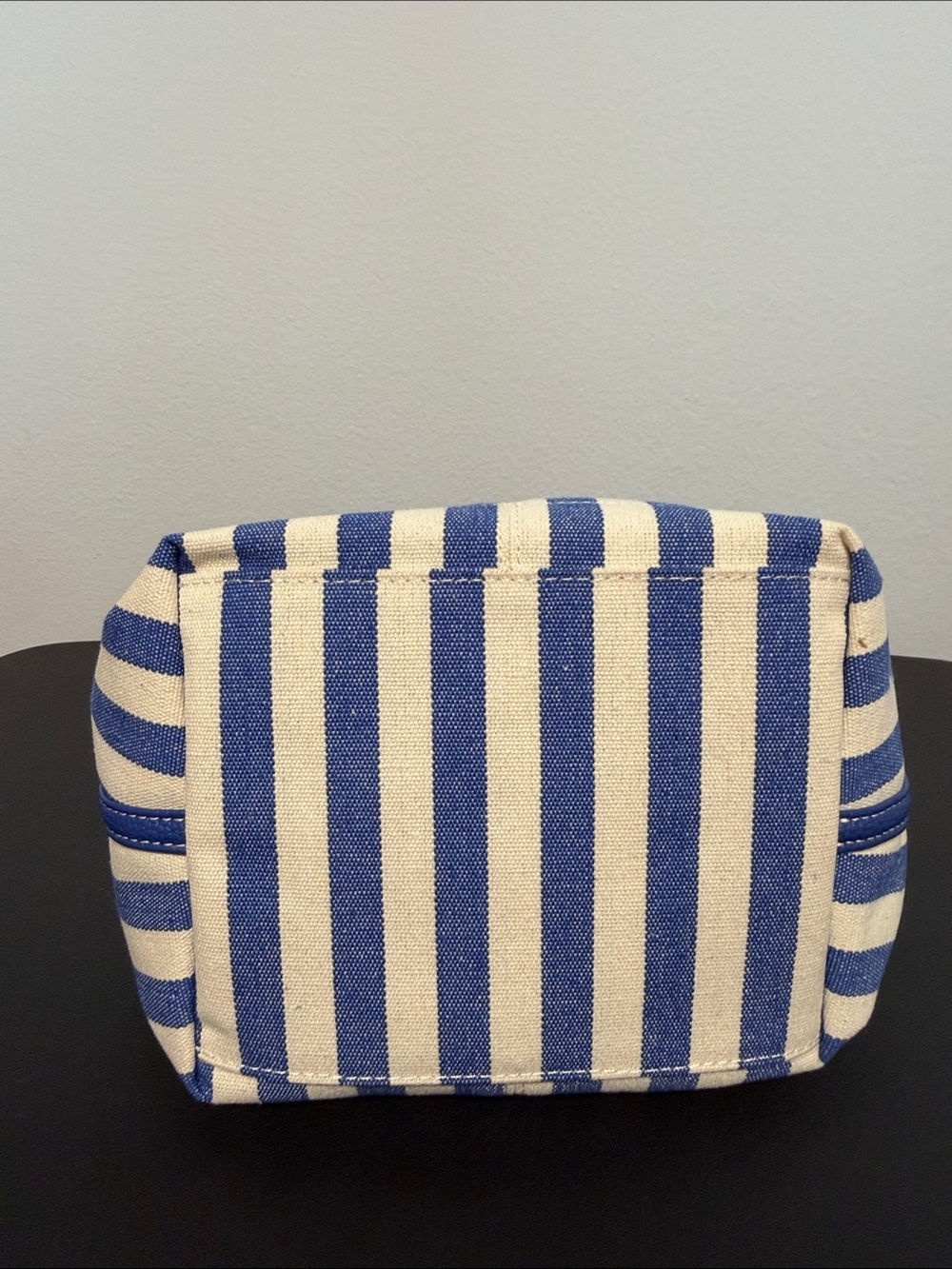 House of Harlow 1960 | Striped Bucket Bag w/ Fish Rope Bag Charm - Picture 10 of 11